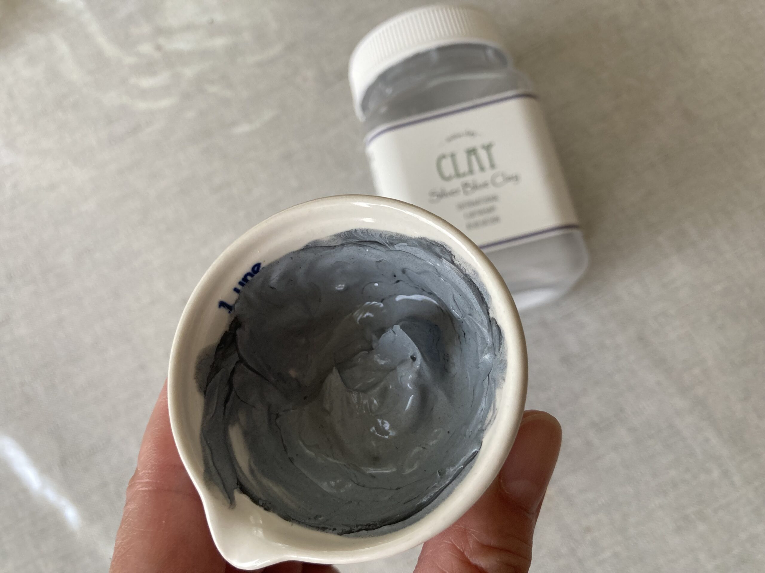 Tゾーンの毛穴の汚れにシルバーブルークレイでパック